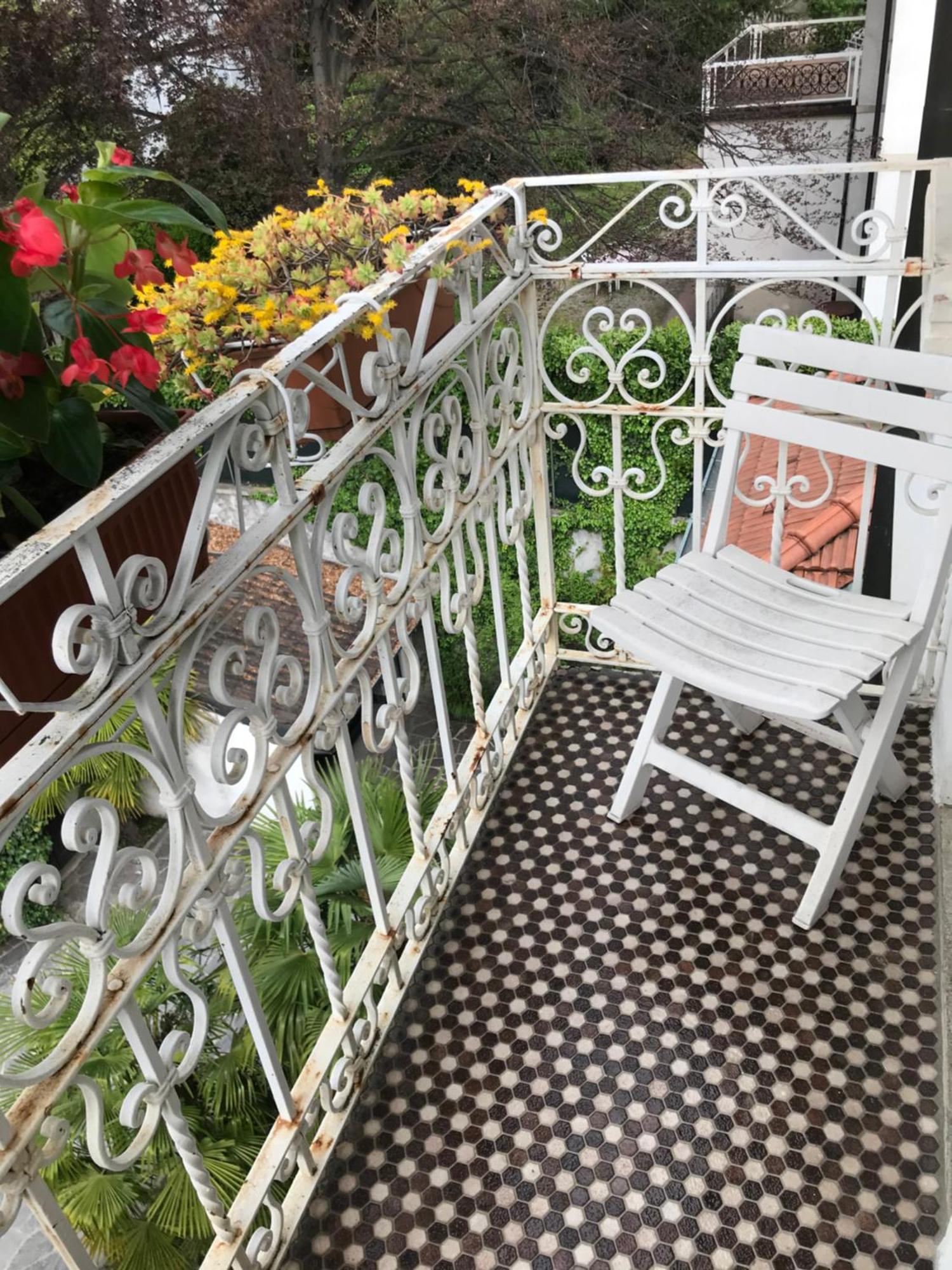 Couette-café Adriana - E *